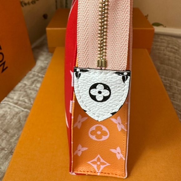 Louis Vuitton Limited Edition Giant Monogram Cosmetic Toiletry 26 Red Mix Pouch - Picture 5 of 14